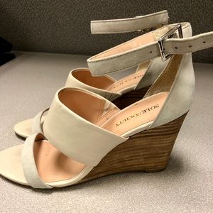 Sole society cream wedges size 6.5